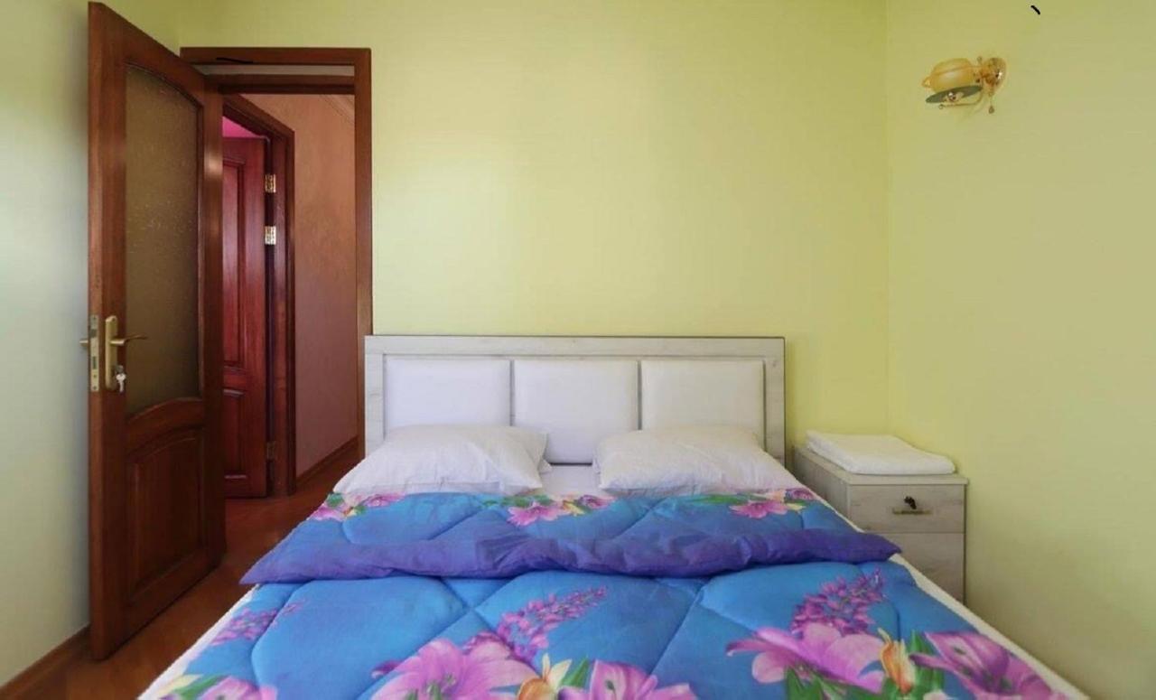 יירבאן Tumanyan Hostel And Tours חדר תמונה