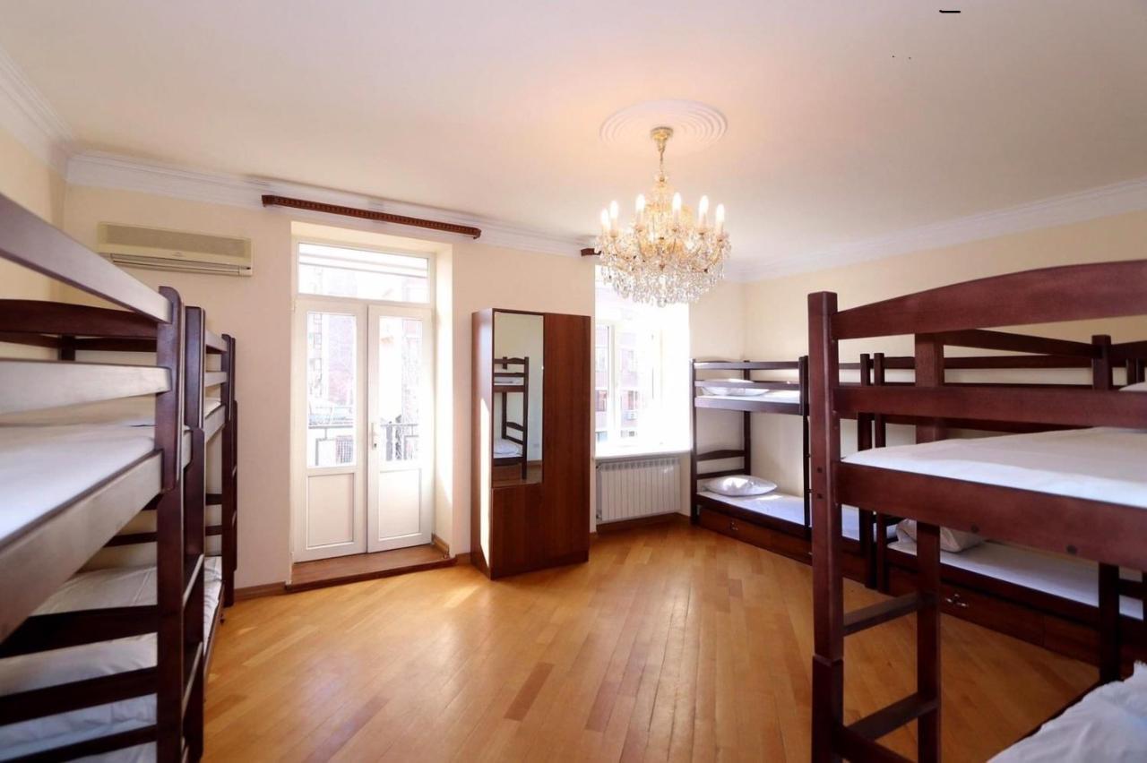 יירבאן Tumanyan Hostel And Tours חדר תמונה